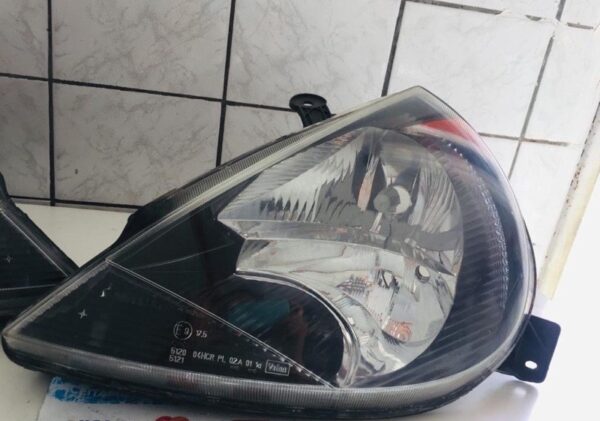 Par Farol do Ford ka 2004